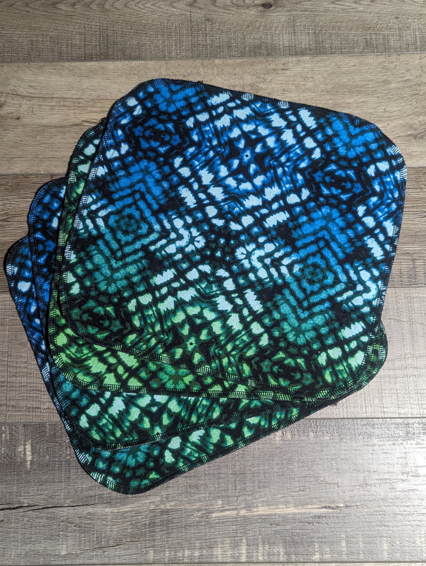 Geometric full sheet unpaper towels (2 ply)