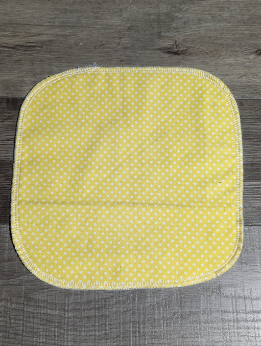 Yellow polka dot wipes (2 ply)