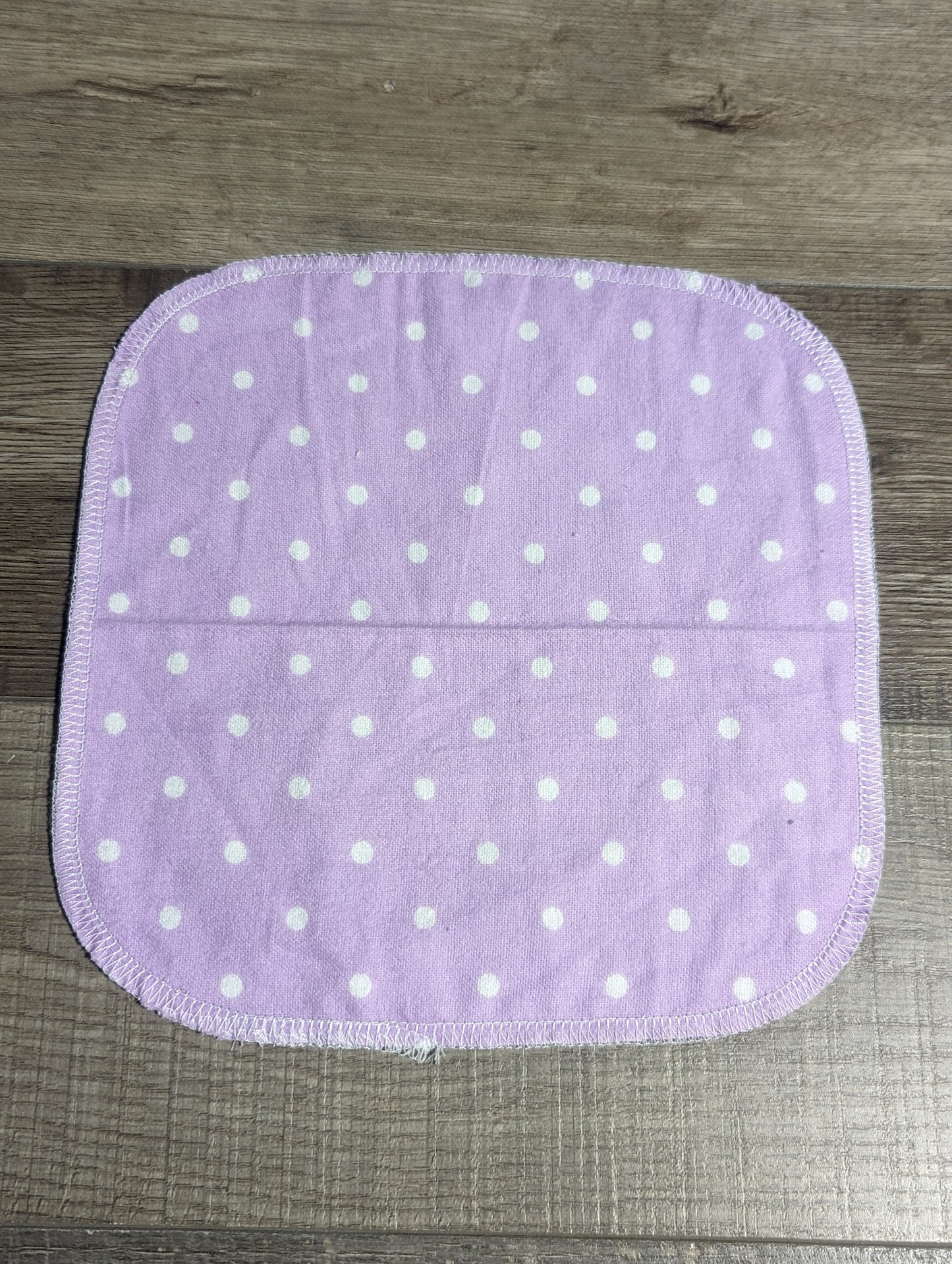 Big purple polka dot wipes (2 ply)