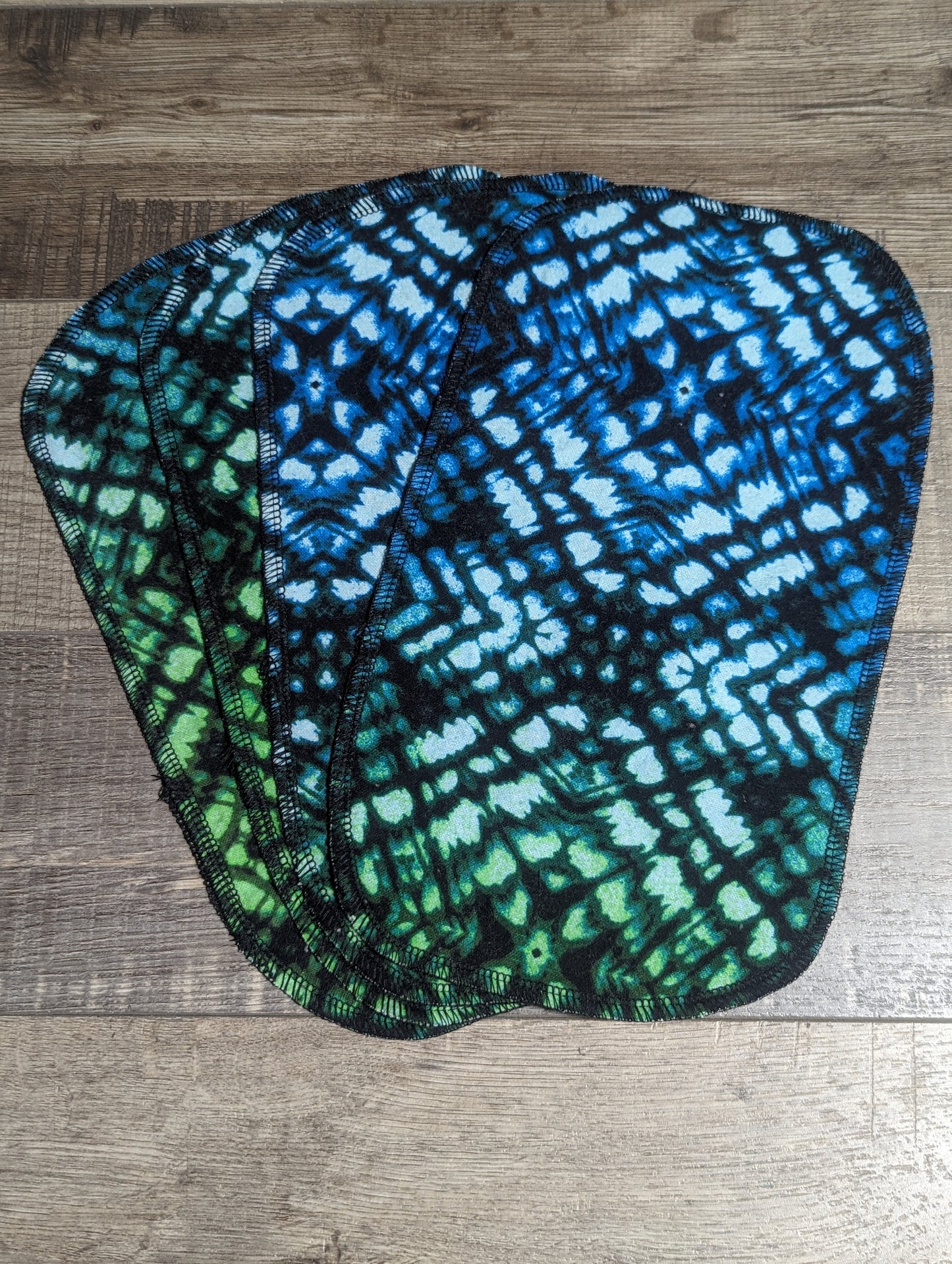 Geometric half sheet unpaper towels (2 ply)