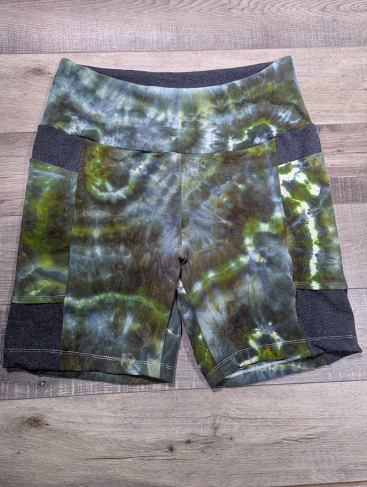 Women's Large Pocket Legging shorts contoured high waistband
