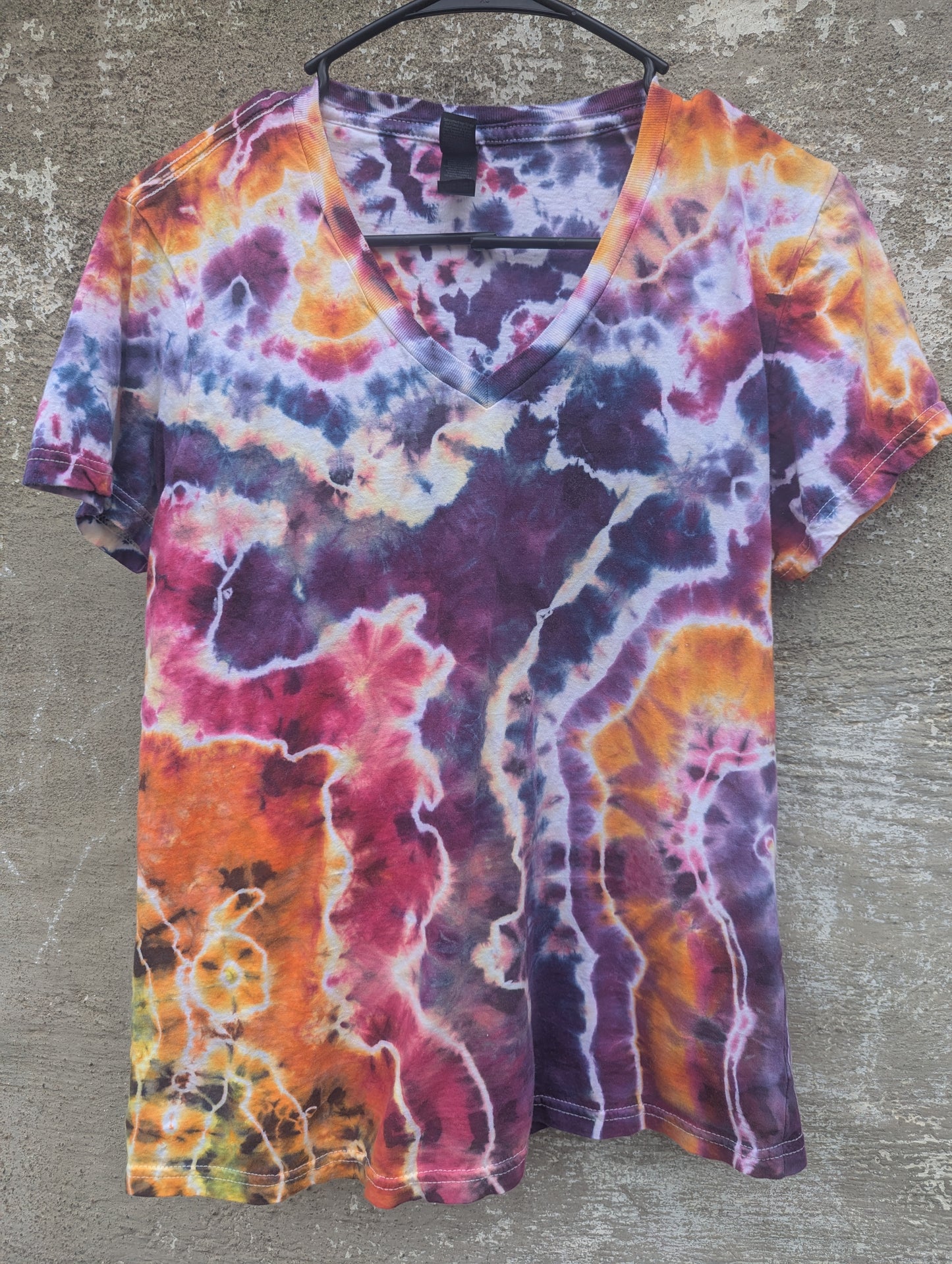 L Women's V neck Softstyle